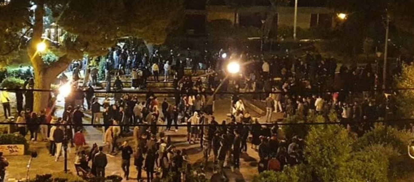 Νέο βίντεο από την διάλυση των πολιτών που κάθονταν στην πλατεία της Αγίας Παρασκευής από τα ΜΑΤ